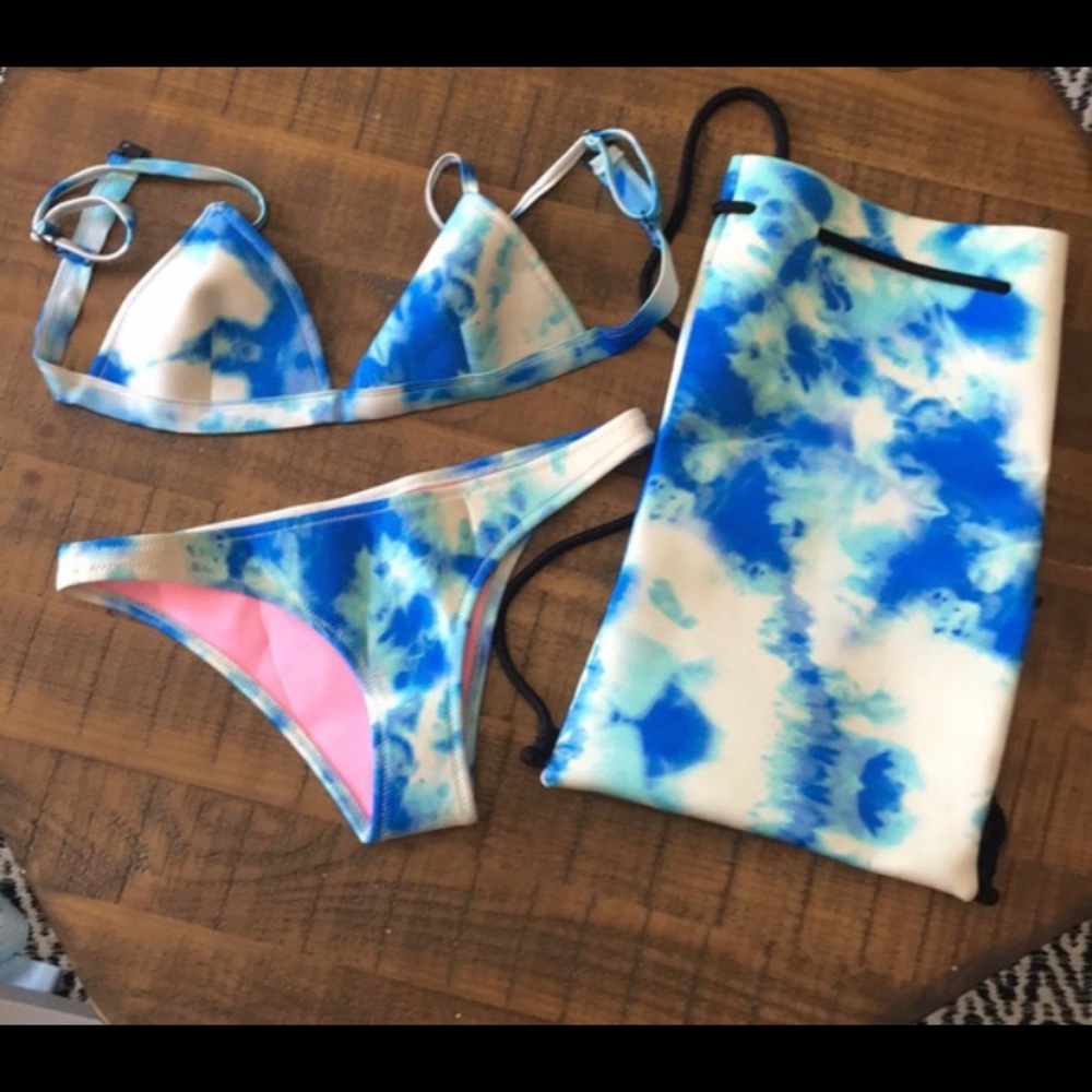 Triangl blue tie dye bikini perfect condition